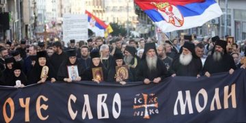 Хиляди излязоха на протест срещу Европрайд в Сърбия