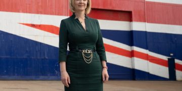 Лиз Тръс – Недоразумение, сър*