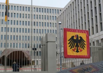 Германски шпиони тайно помагат на Украйна