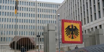 Германски шпиони тайно помагат на Украйна