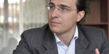 НОВА ЗАДКУЛИСНА СХЕМА: „Промяната“ гласи за премиер Евгени Ангелов, за шеф на парламента – Атанас Атанасов от ДБ