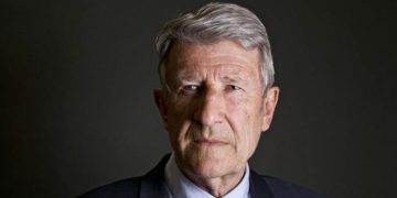 Филип дьо Вилие: Европейските лидери наказват своите народи, за да обогатят Чичо Сам