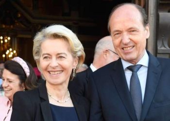 “Експрес”: Съпругът на Урсула фон дер Лайен замесен в съмнителни фармацевтични сделки