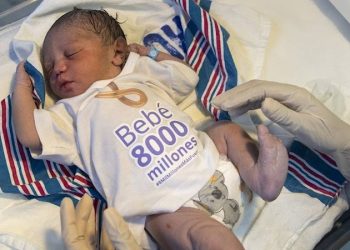 Осеммилиардният жител на планетата е арменско момиченце