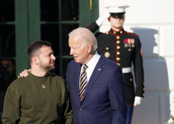 Филип Джиралди: Заключете сребърните прибори на Белия дом! Володимир Зеленски e в града!