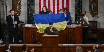 В САЩ Зеленски получи “Целувката на Юда”