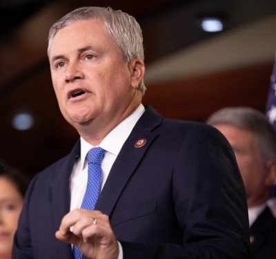 Newsweek: Американският конгресмен Комър нарече Украйна противник на Съединените щати