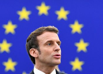 Еманюел търси приятели: Макрон се опитва да обедини „разединяваща се“ Европа