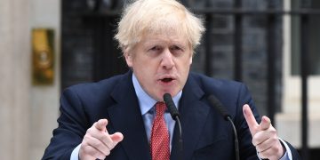 Провокаторът Борис Джонсън подтиква НАТО да затрупа Украйна с оръжие