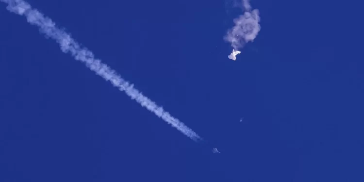 Странности и съвпадения в историята за китайския балон, свален от САЩ: Защо Пентагонът криеше балона от Байдън