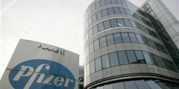 Щастливата баня на Pfizer в Брюкселското блато