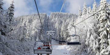 Бягство от войната в ски курортите на Украйна