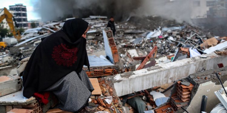 Бързането на Ердоган да възстанови Турция след земетресенията предизвиква страхове, че историята ще се повтори