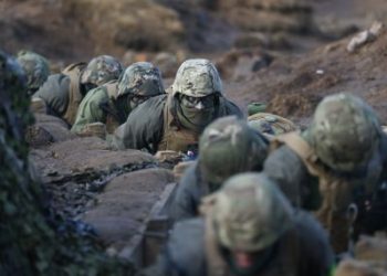 Защо режимът в Киев отказва да преговаря за мир с Русия? Защо, в името на продължаващите военни действия, той хвърля съгражданите си в нови “месомелачки”?