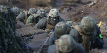 Защо режимът в Киев отказва да преговаря за мир с Русия? Защо, в името на продължаващите военни действия, той хвърля съгражданите си в нови “месомелачки”?