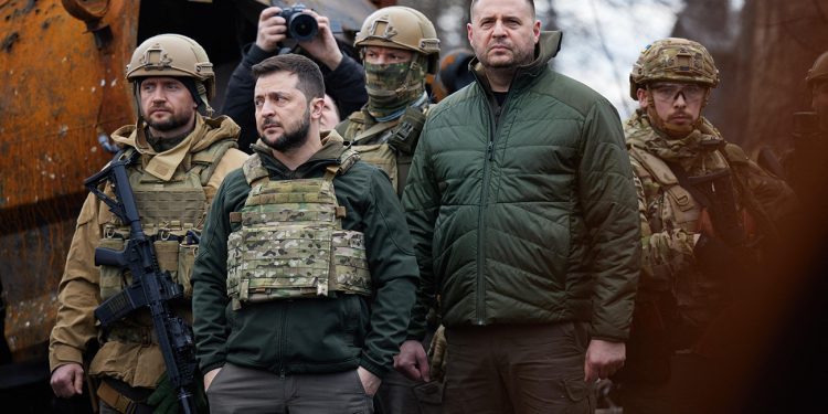 Как войната промени екипа на Зеленски и какво се случва в триъгълника на властта