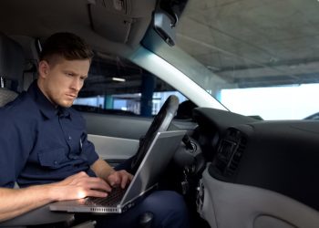 Принципът на лицемерието: В Европа и САЩ арестуват повече хора за публикации в социалните мрежи