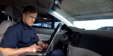 Принципът на лицемерието: В Европа и САЩ арестуват повече хора за публикации в социалните мрежи