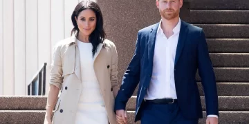 Историк: Принц Хари и Меган Маркъл играеха „игра на сила“ с отложен отговор за коронацията