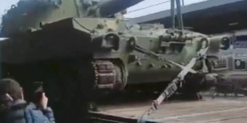 Exxpress: С нелегалните доставки на оръжие за Киев Виена поставя неутралитета си под заплаха