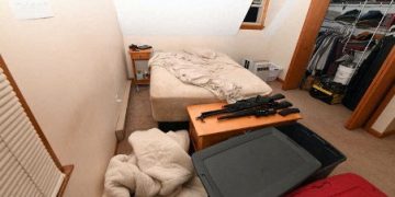 21-годишният национален гвардеец на Масачузетс Джак Тейшейра, днес се яви на изслушване в съда