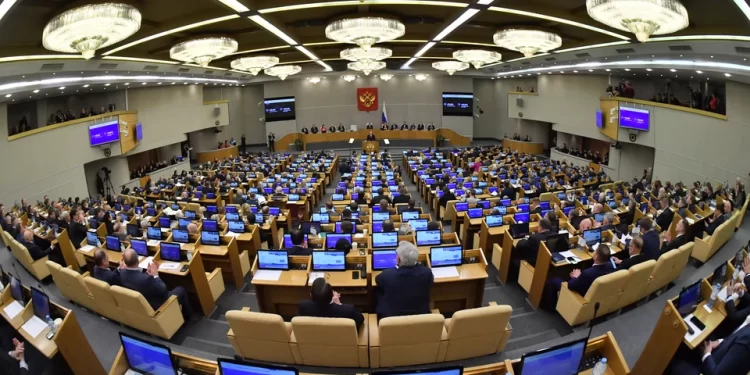 В Русия искат да приравнят заплатата на депутатите от Държавната дума към средната заплата на руснаците