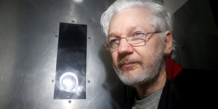 Писмо от Джулиан Асандж до крал Чарлз III