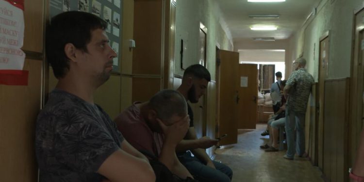 Министерството на вътрешните работи и Радата подготвят законопроект за наказaния на мъже, които незаконно са напуснали Украйна