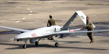 Business Insider: Дроновете Bayraktar TB2 бяха приветствани като спасител на Украйна.Година по-късно те на практика изчезнаха.