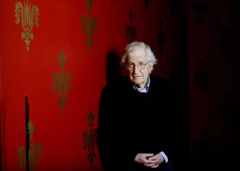 Ноам Чомски: Русия води бойните действия по-хуманно от САЩ в Ирак