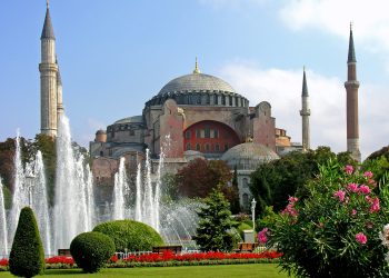 Как Ердоган преориентира турската култура, за да запази властта си