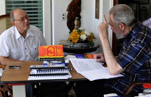 Фидел Кастро: Народите по света са длъжни да изискват от своите политически лидери правото им на живот.