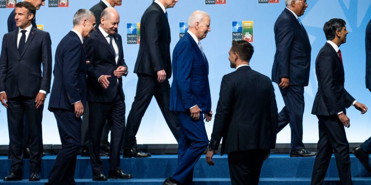 Какво обеща НАТО на Украйна?