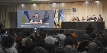 Зеленски говори със студенти от университета на Буенос Айрес: „Не виждам близки отношения между Аржентина и Украйна“