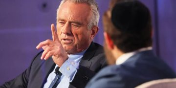 Робърт Кенеди: ЦРУ контролира работата на биологичните лаборатории в Украйна