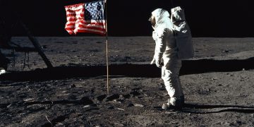 „Измама за 30 милиарда долара“: защо хората не вярват, че американците са били на Луната