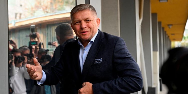 Избори в Словакия: промосковски настроен бивш премиер е напът да спечели според почти всички преброени гласове