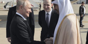 Путин пристигна в  ОАЕ; Войната между Израел и Хамас, наред с петролния пазар са на дневен ред