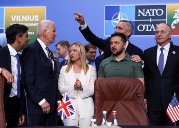 Мнение: Когато започнаха прокси война с Русия, западните стратези направиха шест грешки