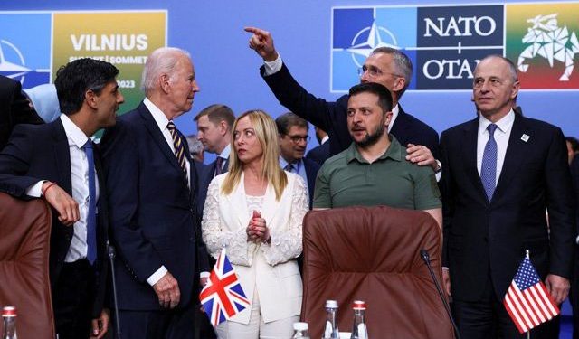 Мнение: Когато започнаха прокси война с Русия, западните стратези направиха шест грешки