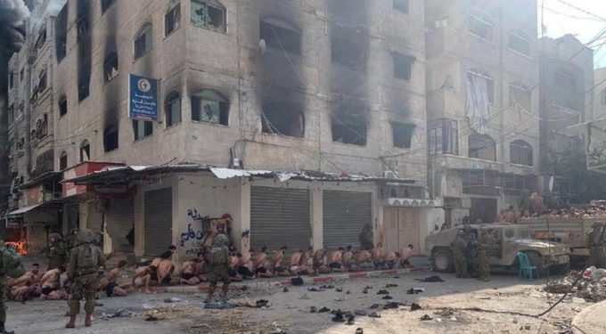 Вероятно сте виждали снимки на голи палестинци под прицела на израелски войници. ЦАХАЛ твърди, че такива са протоколите за задържане