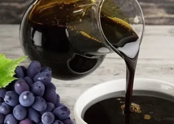 Реже болестите като с нож! Това е естествена рецепта: ако изстискате лимон в меласа и го изпиете на празен стомах два пъти на ден …