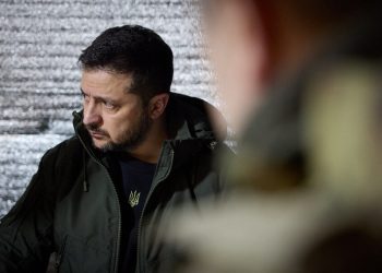 Умореният Зеленски изглежда твърде слаб, за да постигне победа