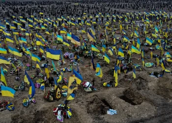 Средностатистическият украински войник е на 43 години. Как те могат да държат Путин далеч?