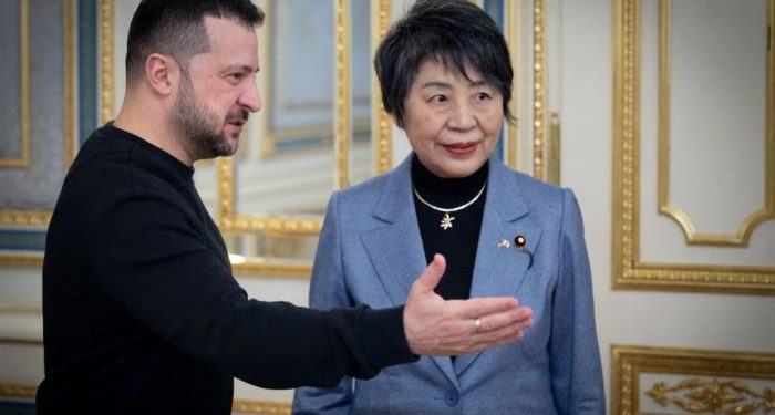 Камикава донесе от Япония вест за милиардни новогодишни „подаръци“ на Зеленски