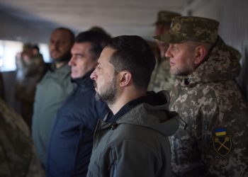 Грозната битка на Зеленски с генерала разкрива разделението в Украйна