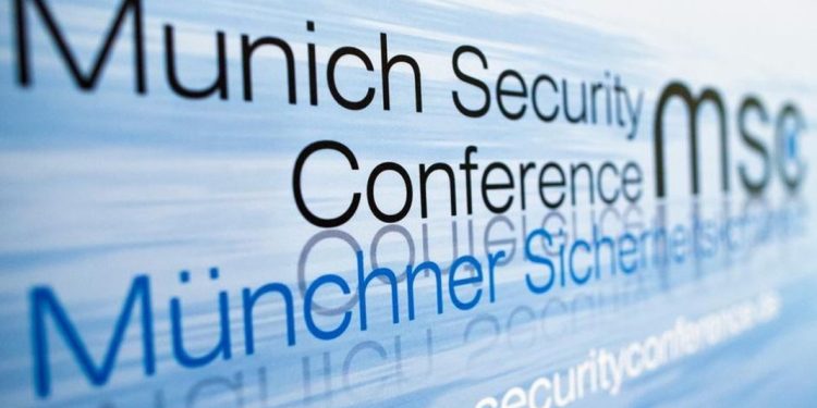 Lidovky: Времето работи за Путин. За разлика от миналата, тази година накъдето и да погледнем е криза