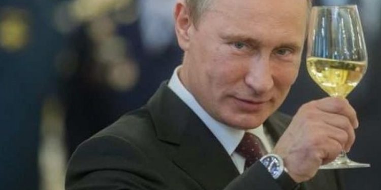 Politico: Майсторската шпионска операция на Путин оставя Шолц на студено