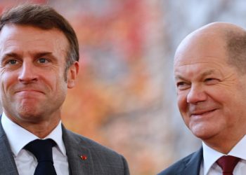 Politico: Забележката на Макрон за „страхливците“ разпали френско-германски спор
