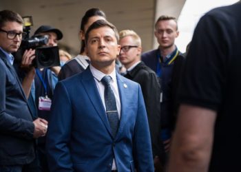 Carnegie Politika: Петилетка без преизбиране. Има ли опасност Зеленски да загуби легитимността си?